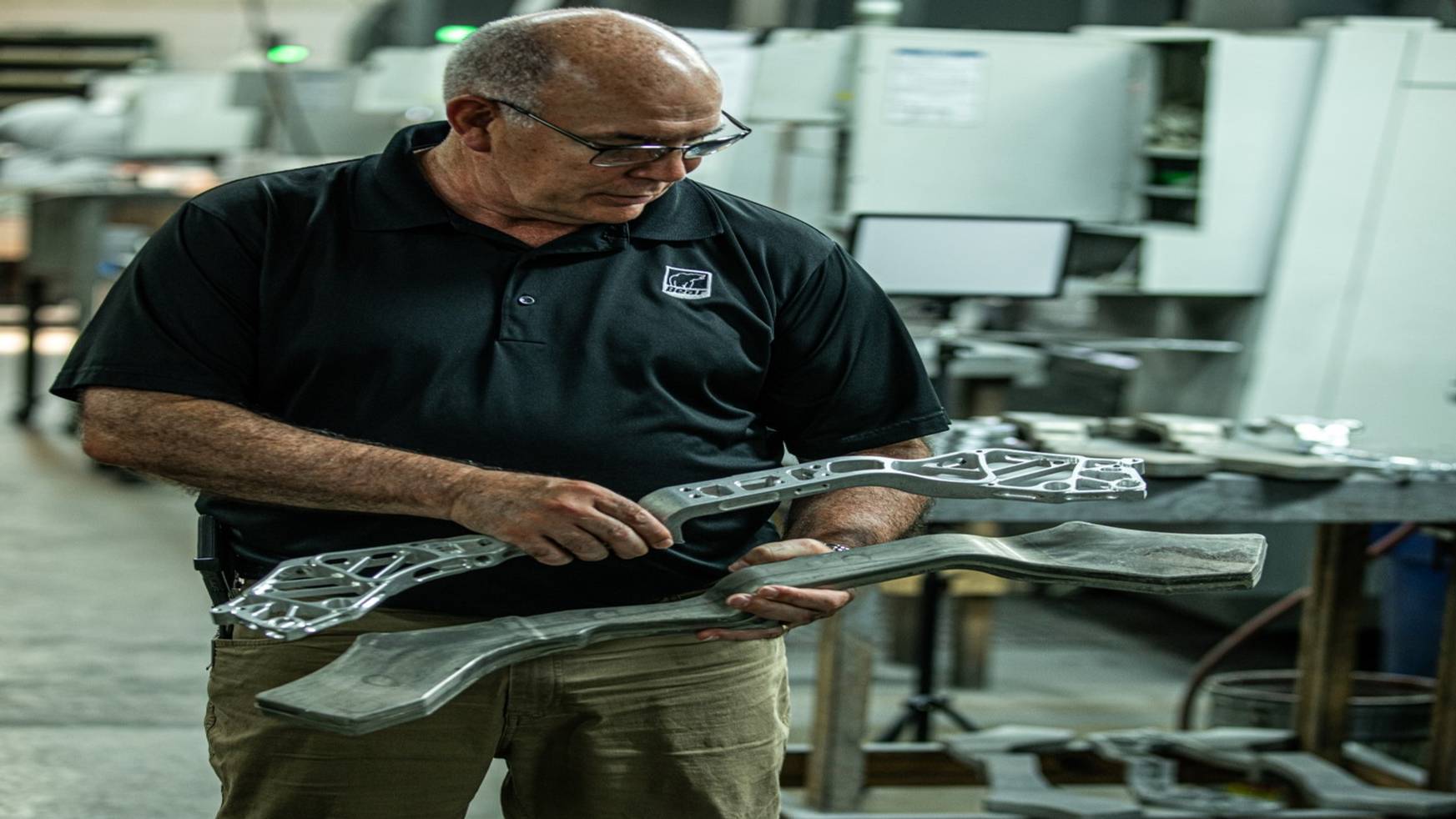 Archer aiming with correct archery draw length and proper shooting form