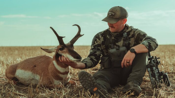 Compound bow hunting setup with correct draw length for accurate shooting