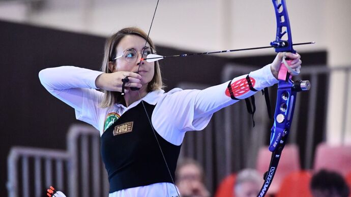 Barebow vs recurve article image from Italian indoor barebow competition