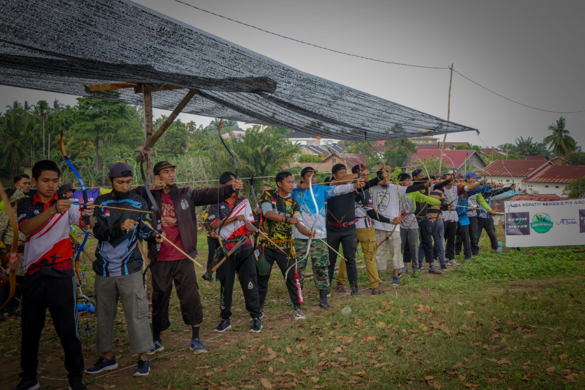 traditional archer at full draw preparing to shoot