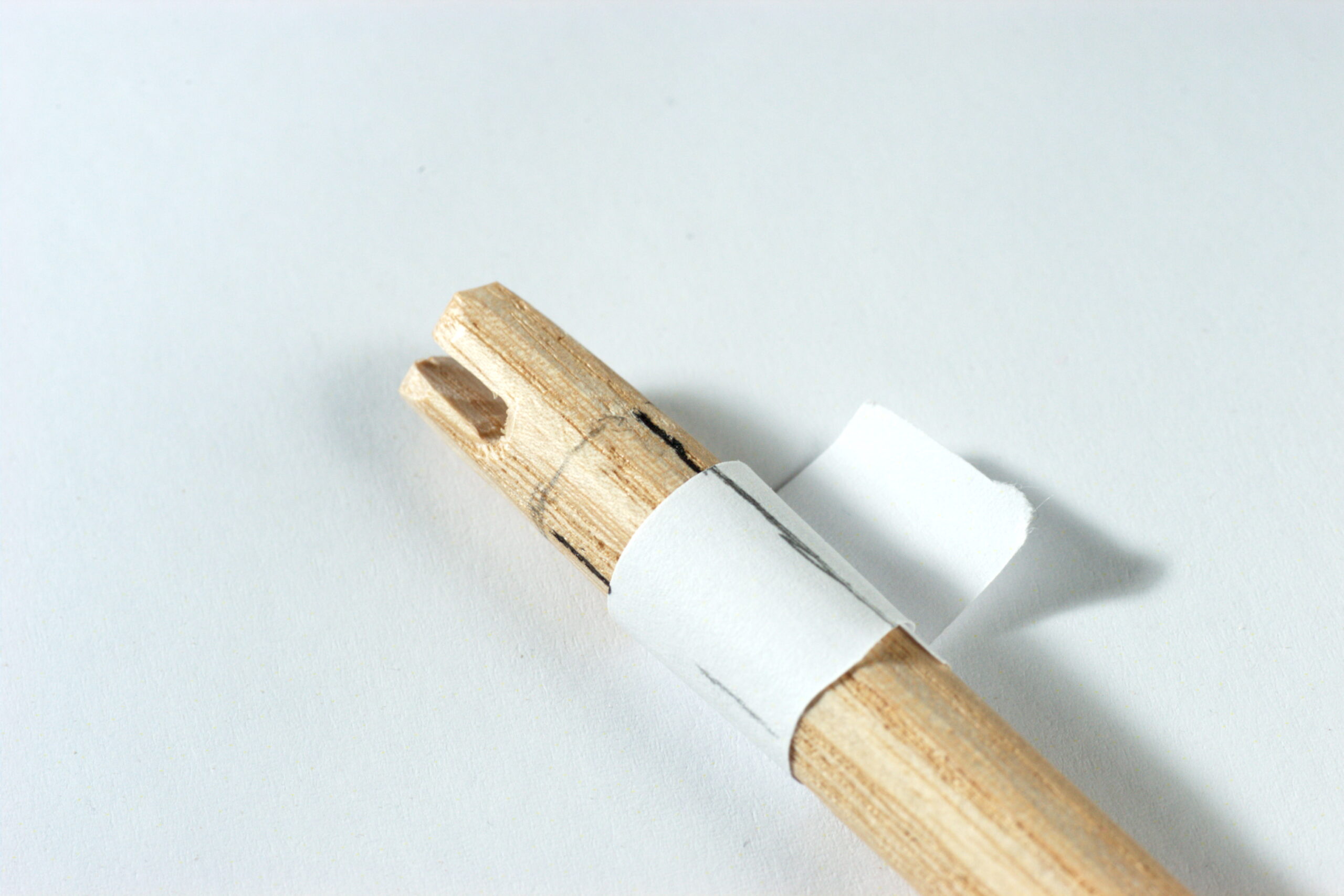 arrow fletching 120-degree placement marks on arrow shaft for consistent vane application