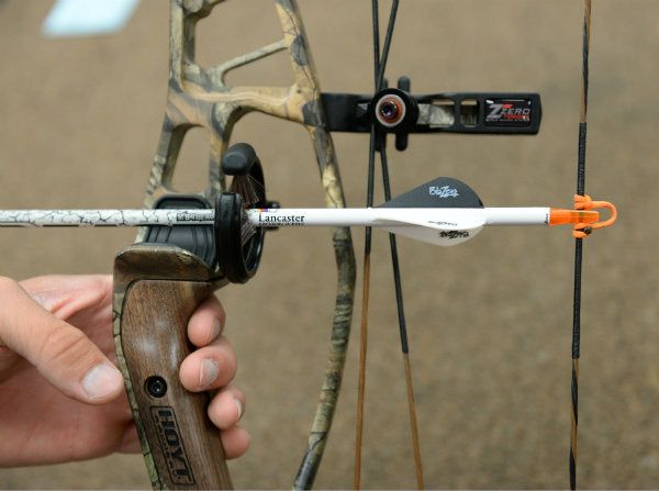 Arrow rest centershot alignment for paper tuning compound bow