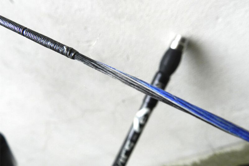Compound bow string center serving area where wear forces bow string replacement
