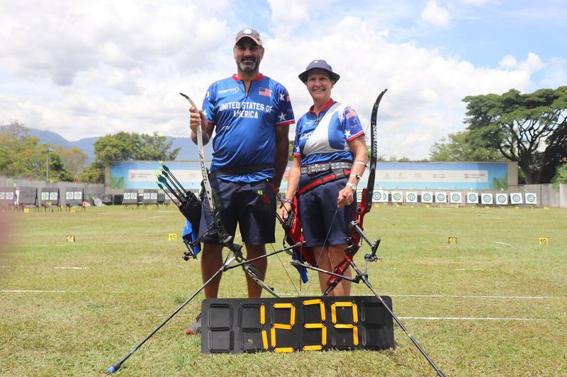 Mark Williams Janis Grellner USA recurve 50+ mixed team world record 1239 Medellín