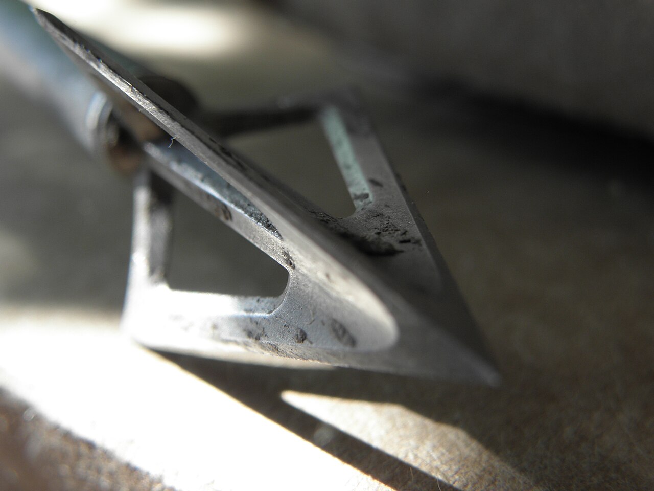 broadhead arrow tip
