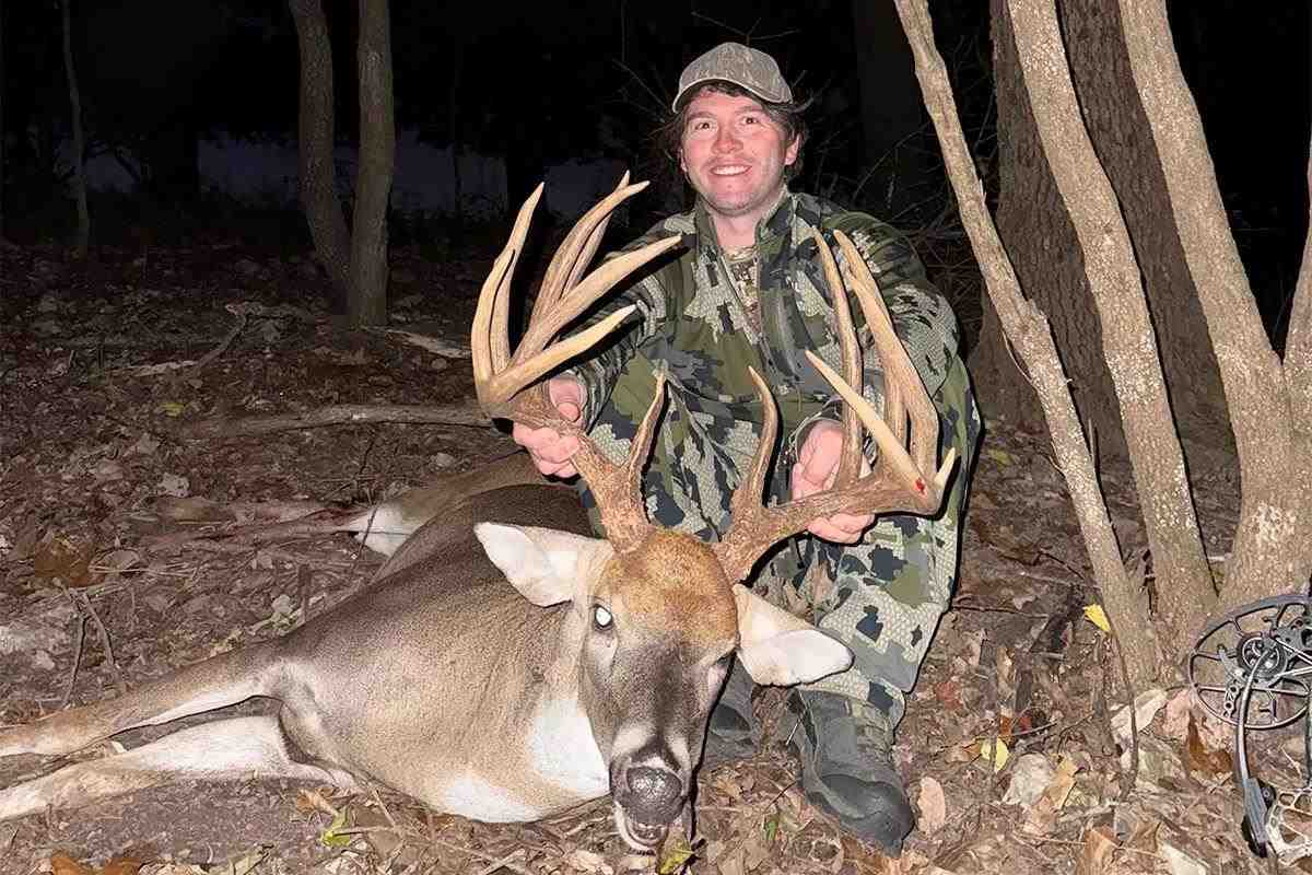 Oklahoma Bowhunter Takes a Slammer Whitetail Buck