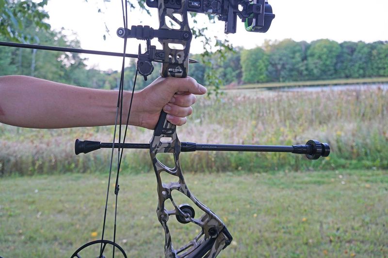Bow grip death grip mistake with fingers wrapped around the riser