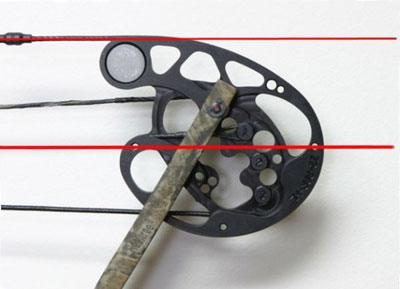 Compound bow cam with horizontal reference lines marking proper cam timing alignment