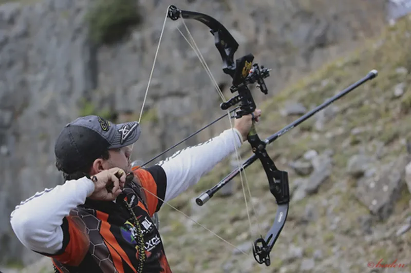Compound archer at full draw with proper hinge release archery form