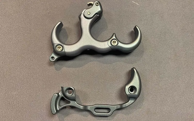 Hinge release with optional hunting bracket attachment for bowhunters