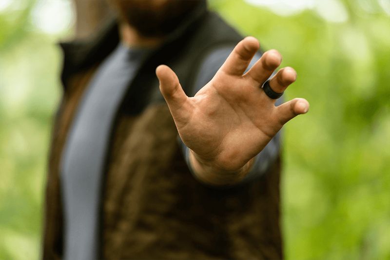 How to grip a bow with a relaxed stop signal hand position