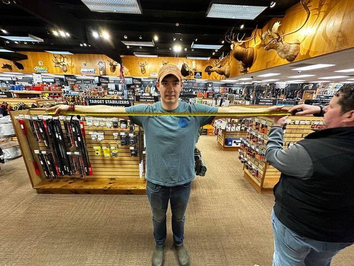 How to measure draw length using the wingspan method in an archery shop