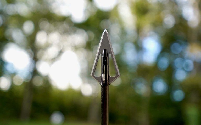Magnus Stinger fixed blade broadhead one piece design with no moving parts