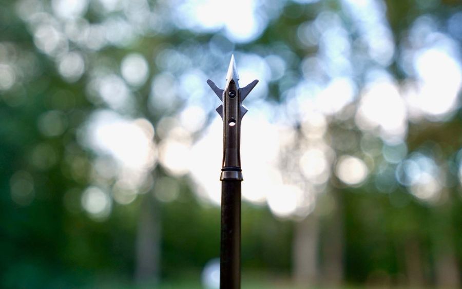 Mechanical expandable broadhead in closed flight position before deployment