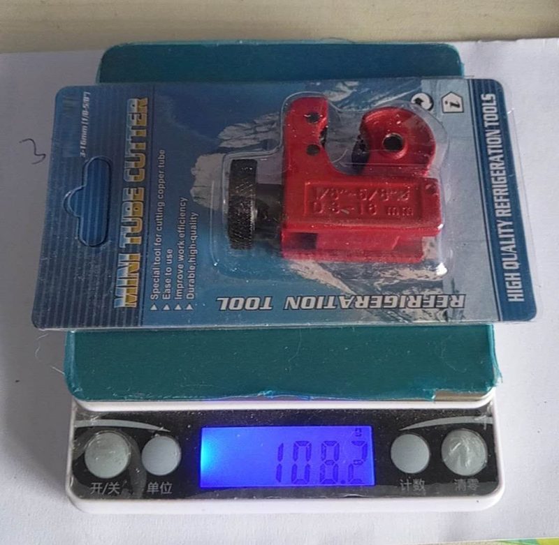 Mini handheld arrow cutter tool for cutting carbon arrows to length