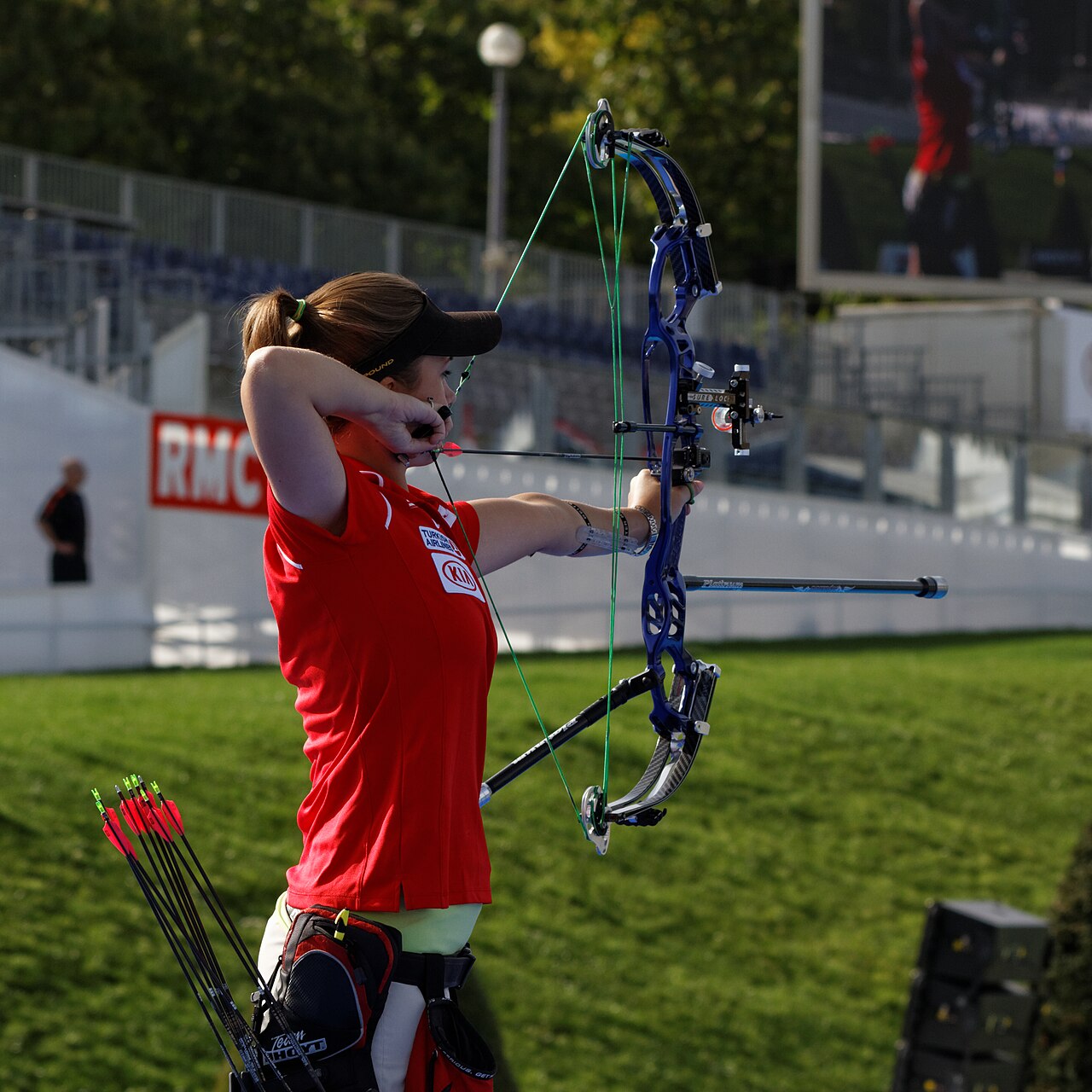 compound bow aiming