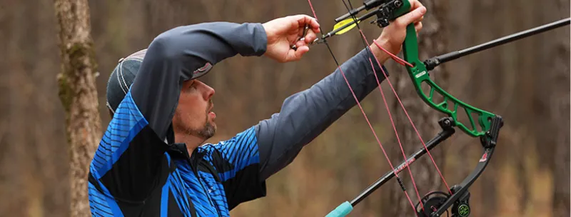 Archer hooking up release aid before drawing to fight trigger punch