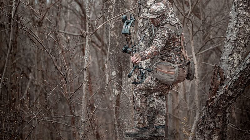 What is saddle hunting — bowhunter sitting in tree saddle