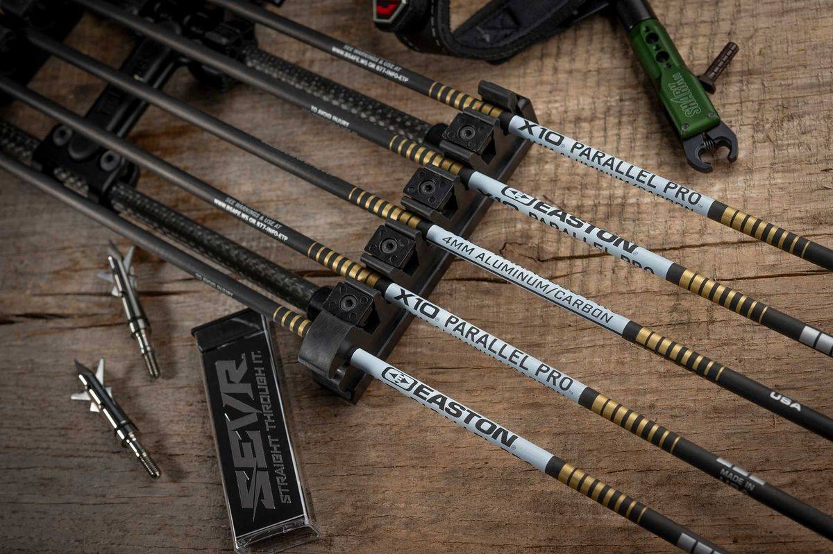 Arrow fletching vanes vs feathers comparison on archery arrows