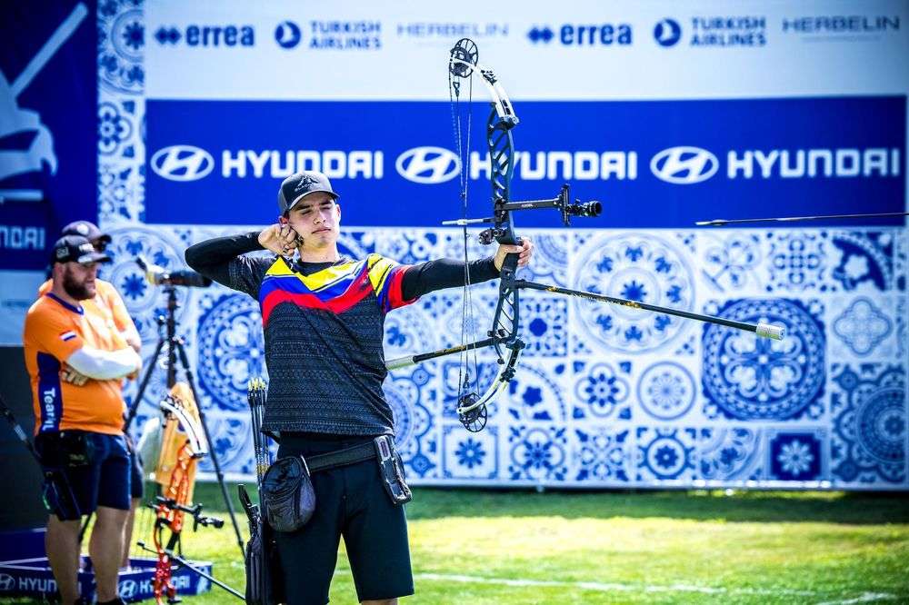 Pablo Gomez Zuluaga shooting his compound bow at the Madrid 2026 Archery World Cup