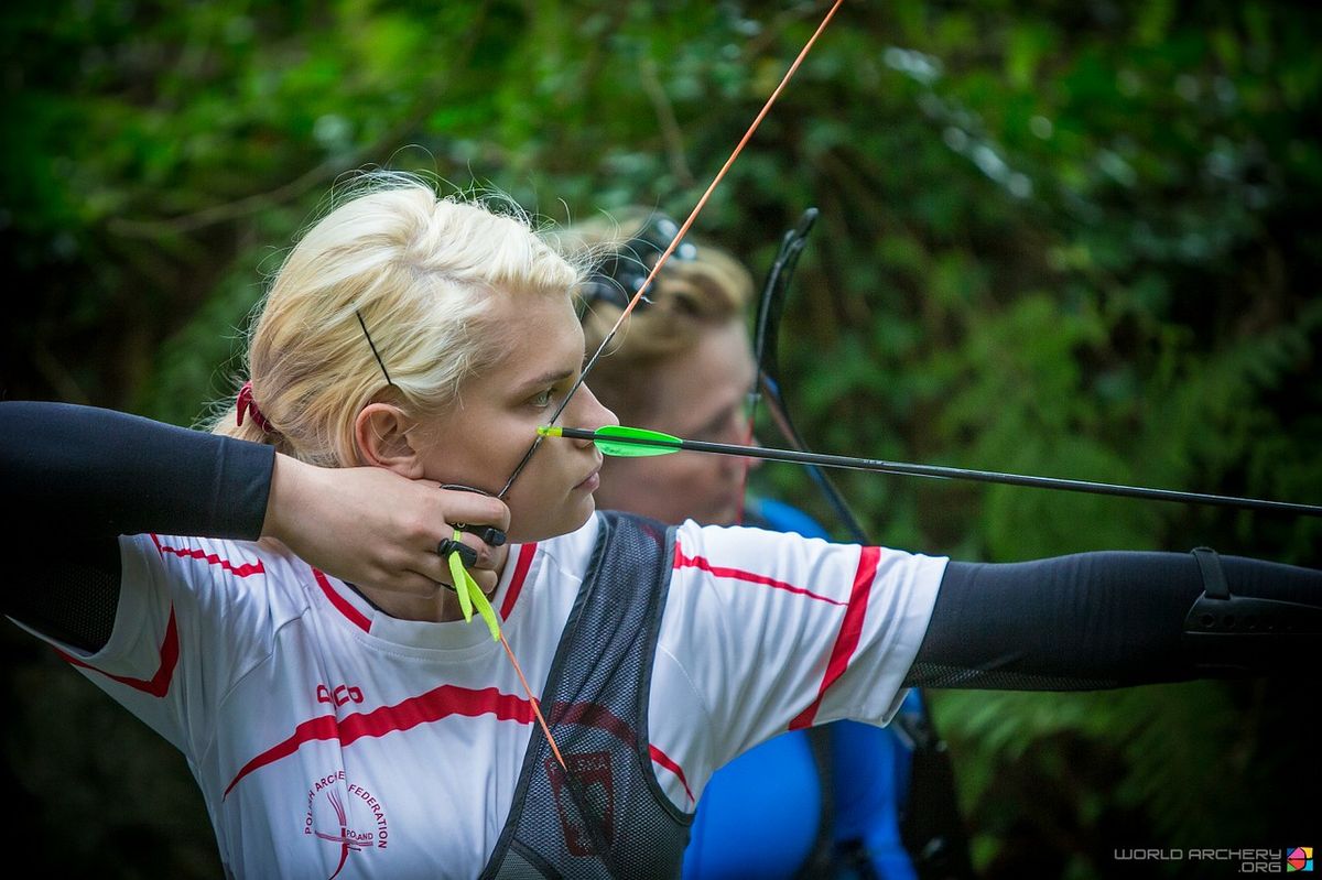 Barebow archer at full draw anchoring by feel without a kisser button or sight