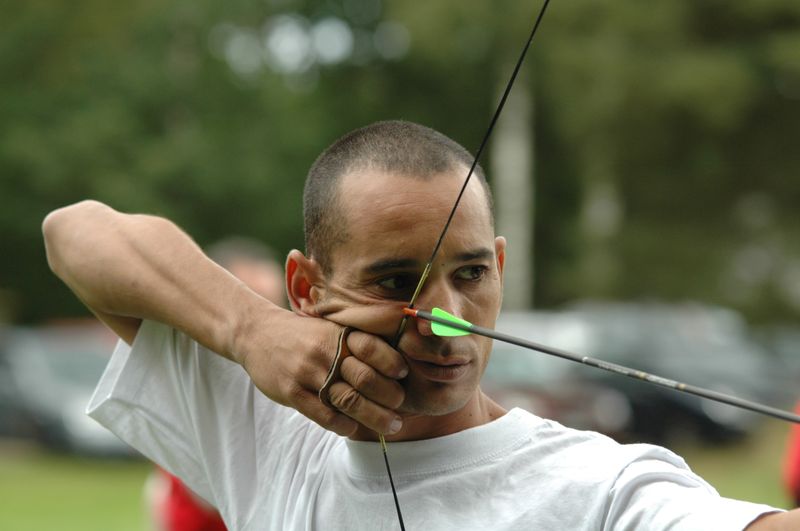 Barebow world record archer at full draw without sights