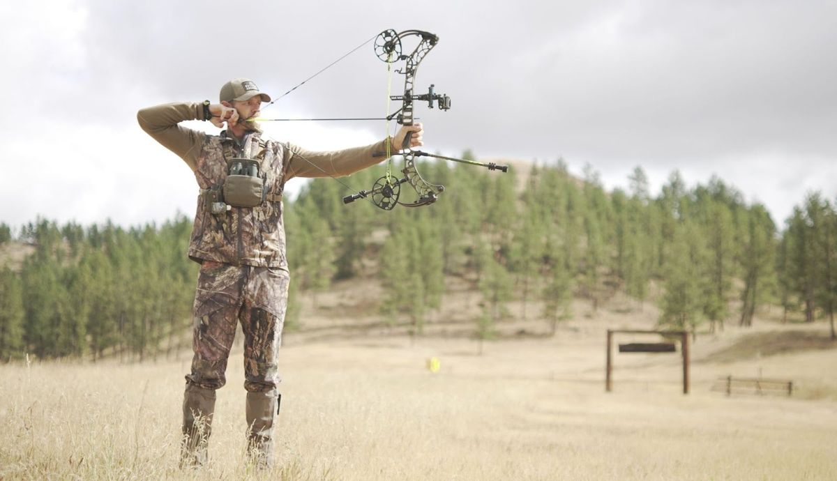 How to shoot a compound bow at full draw on a target range