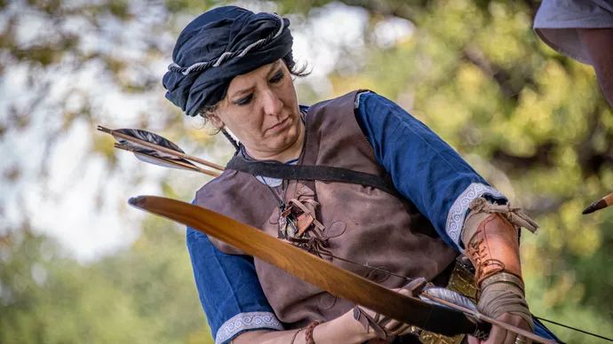 Traditional archer shooting instinctively at the World Archery 3D Championships without a kisser button