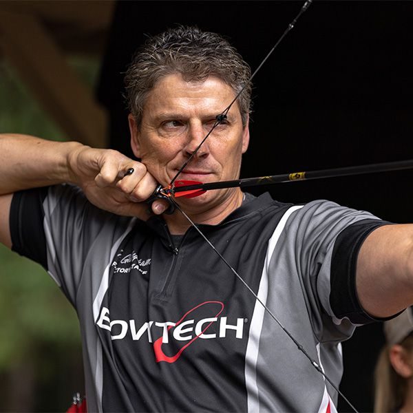 Pro archer Tim Gillingham at full draw in a Bowtech jersey