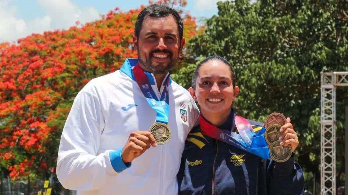 Jean Pizarro and Sara Lopez celebrate compound gold medals at World Archery Americas 2026 Santo Domingo